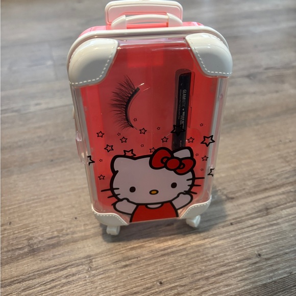 Hello Kitty Glamnetic Lash Set - Picture 3 of 5